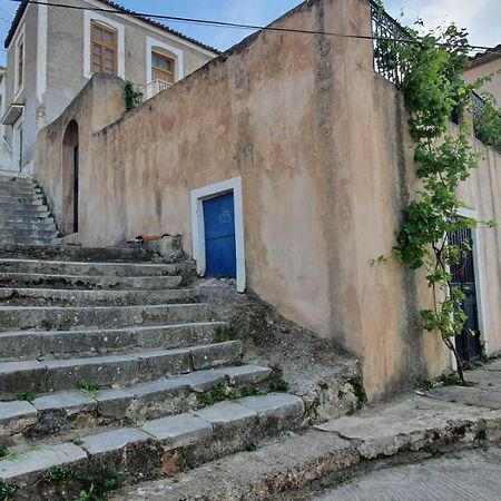 Traditional Hillside Cottage Gythio Luaran gambar